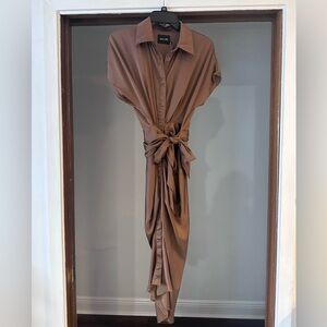 DO+BE midi dress size small. Ties in the front, super flattering on!
